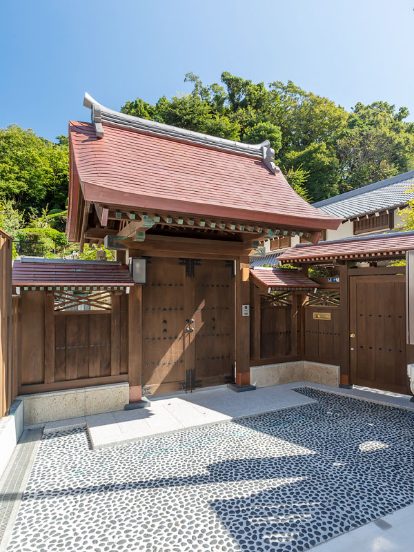 福井県から移築された由緒ある門