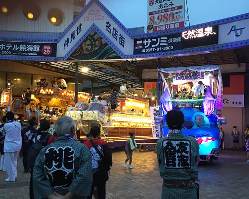 熱海の夏祭り　山車