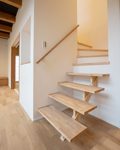 北鎌倉の家　階段