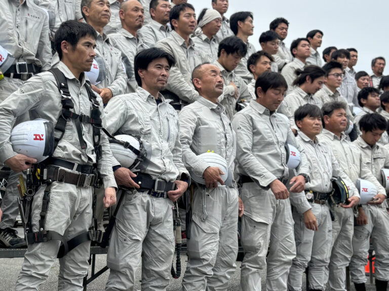 集合写真、撮りました | 多能工の日々―平成建設職人集団ー