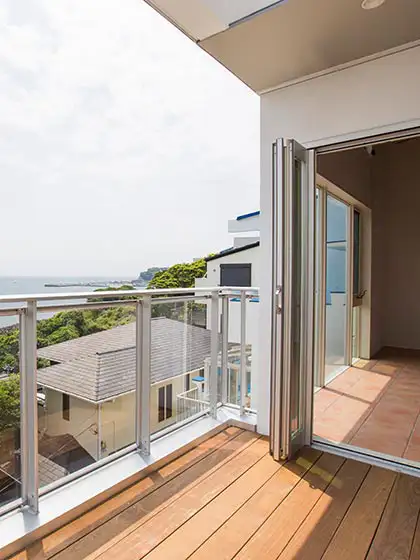 自由設計住宅：海辺の家_バルコニー