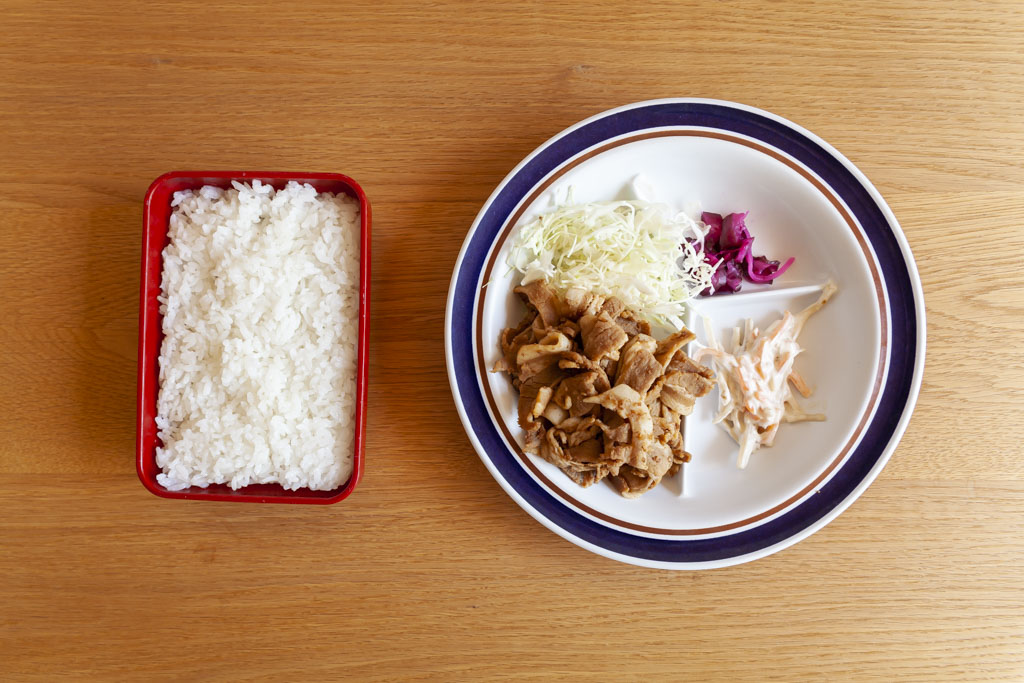 「裾野給食　焼肉弁当」の画像検索結果