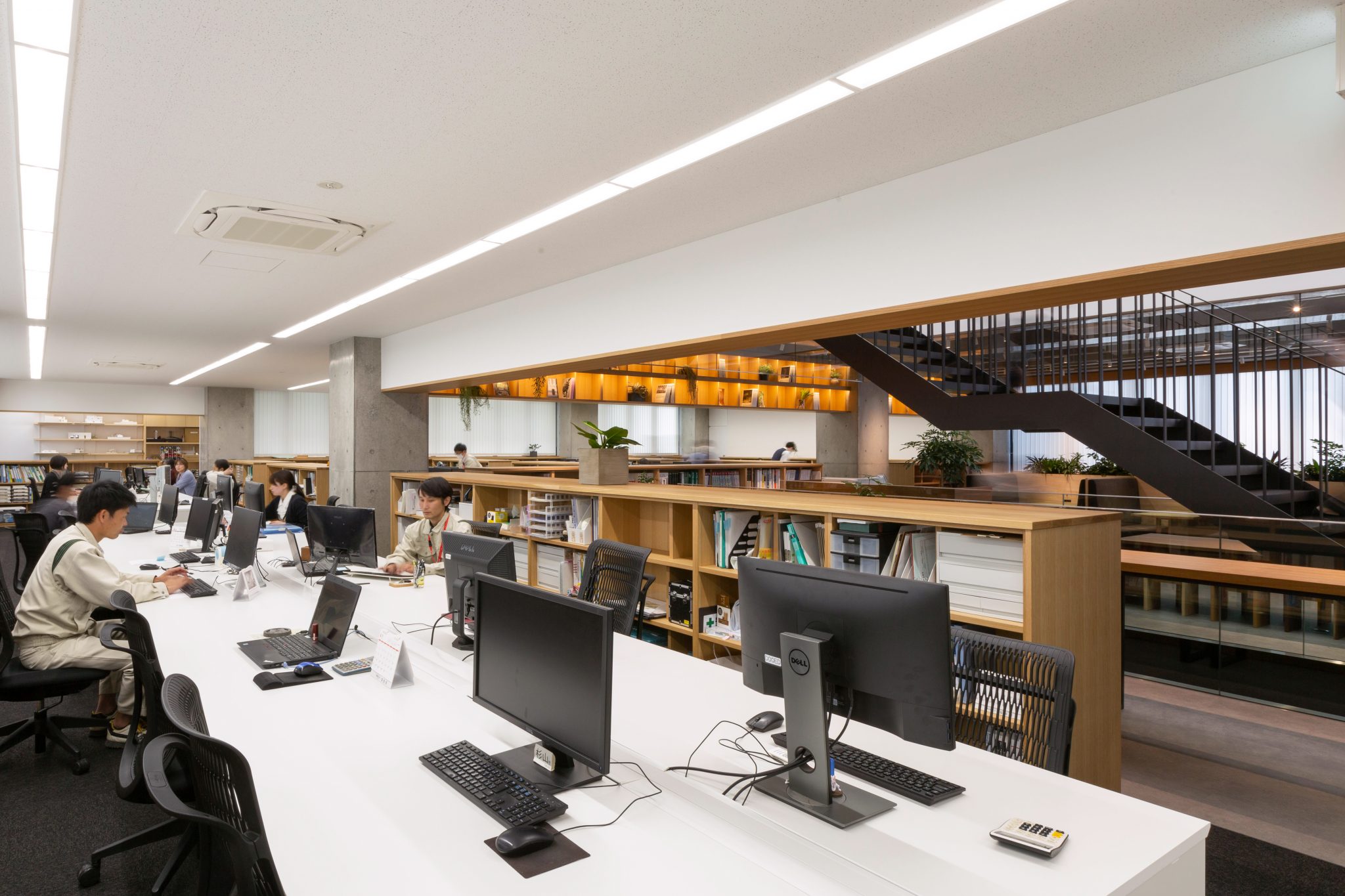 The step between lounge and desks