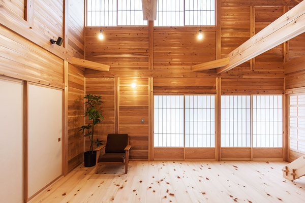ヒノキと杉で構成されたリビング