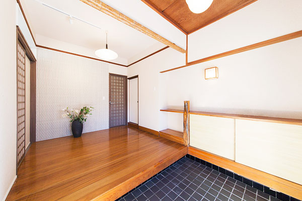 明るく開放的に生まれ変わったエントランス