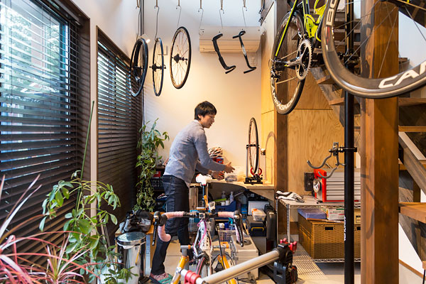趣味の自転車整備や仲間が集まる内土間