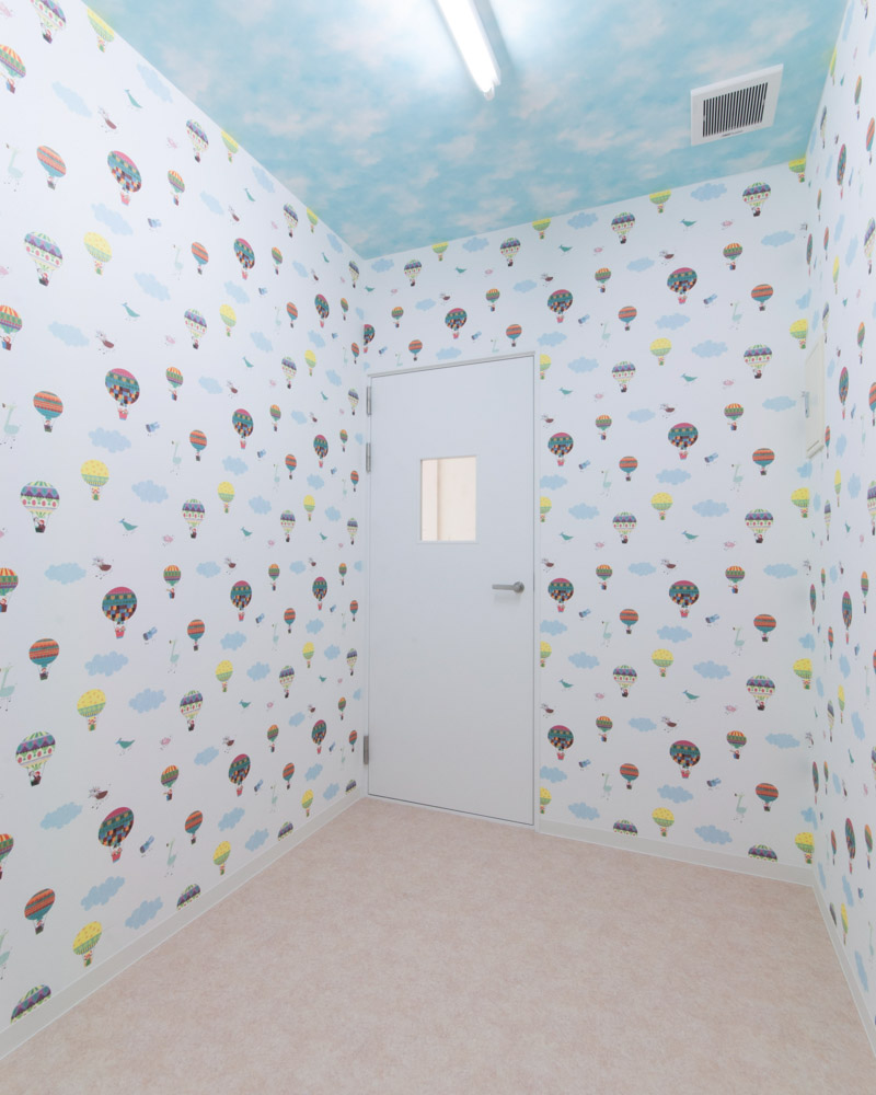 小児科として子供に配慮されたレントゲン室