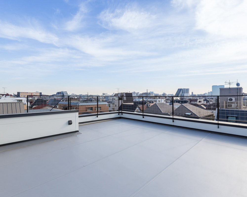 開放的な屋上バルコニーの様子
