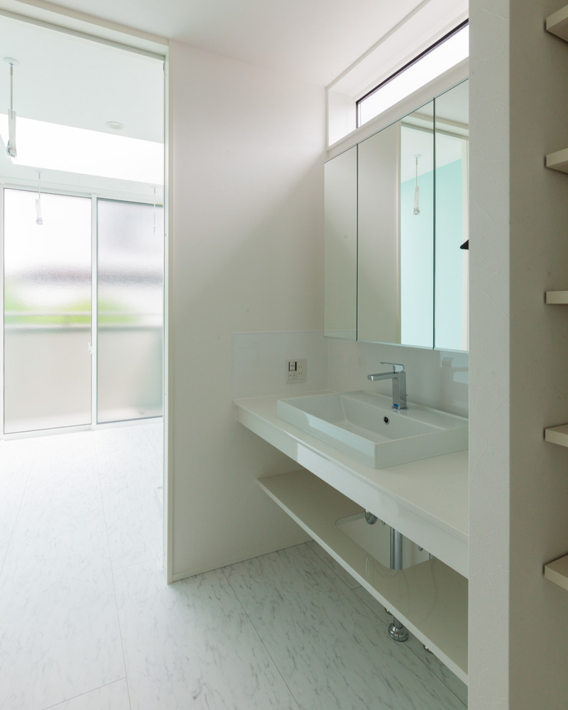 バルコニーに直行可能なランドリースペース