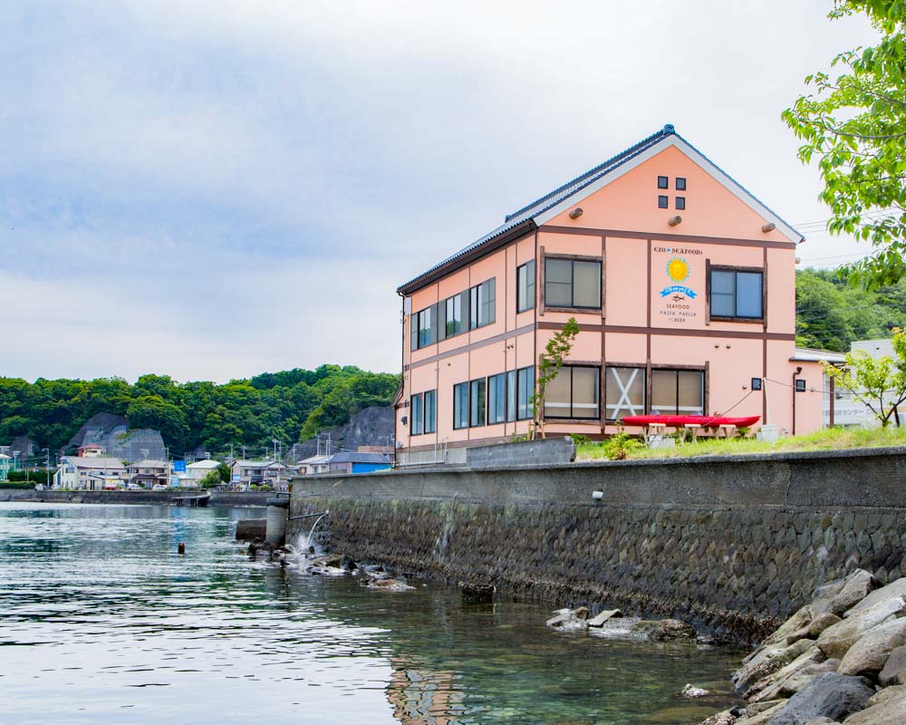 海の上に立つようなロケーション(外観写真)