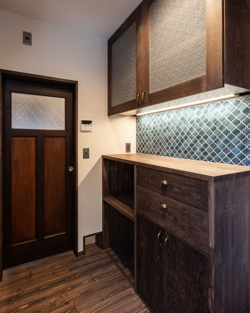 カウンター収納は大工の製作家具