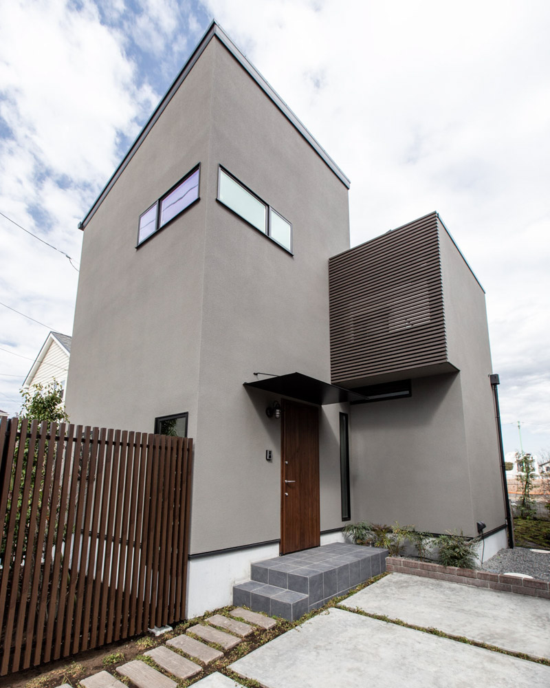 プライバシーを保護しつつ、採光と通風を確保したレイアウトの外観の様子