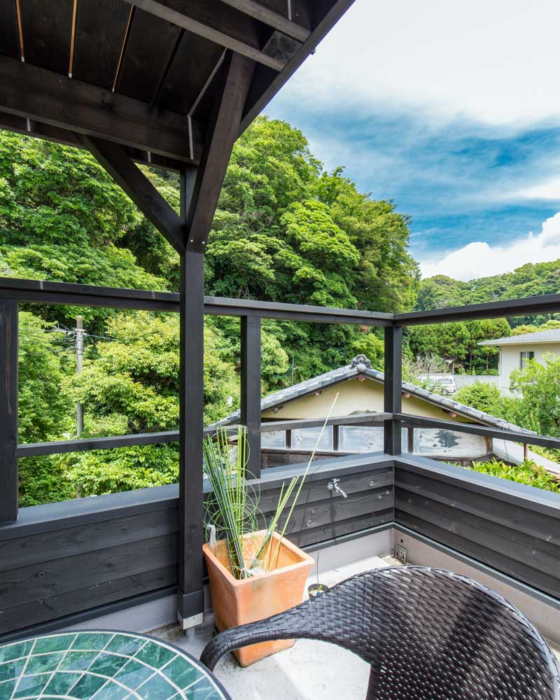 ２階テラスは鎌倉の美しい景色を一望できる
