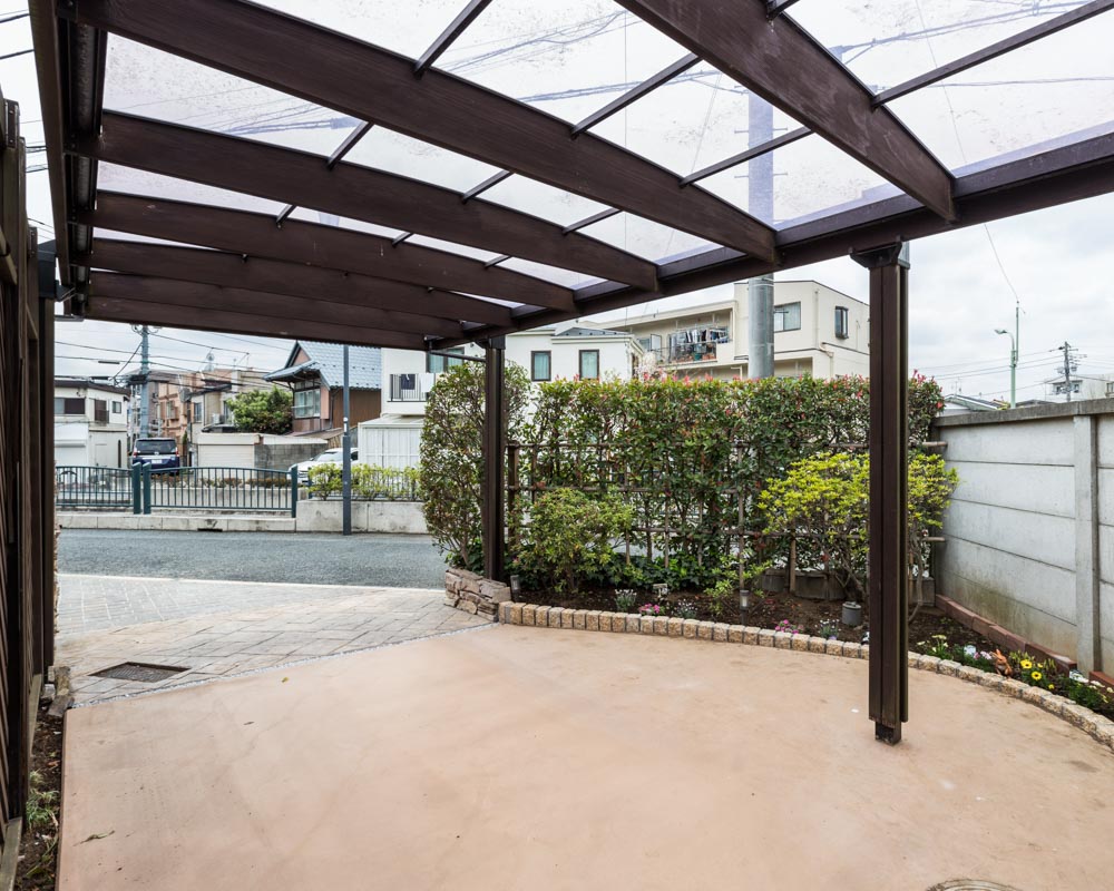 リノベーションによって広げた駐車場の様子