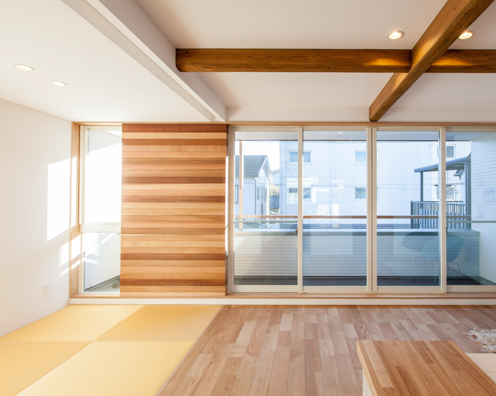 リビングの一角には畳コーナーを設置