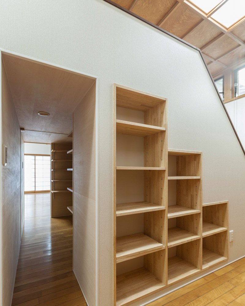 ロフトベッドの下の大収納空間の様子