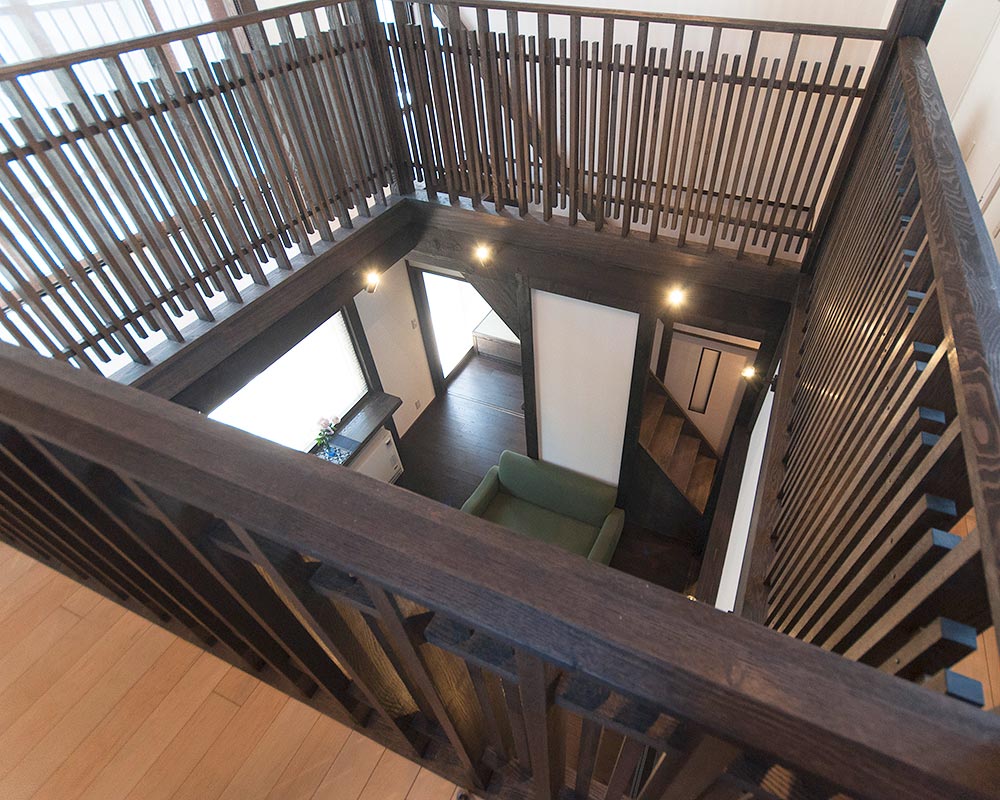 格子で囲われた回廊