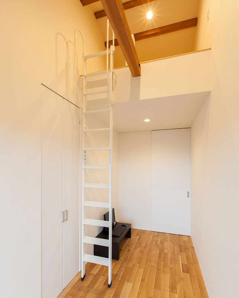 ロフトのある洋室