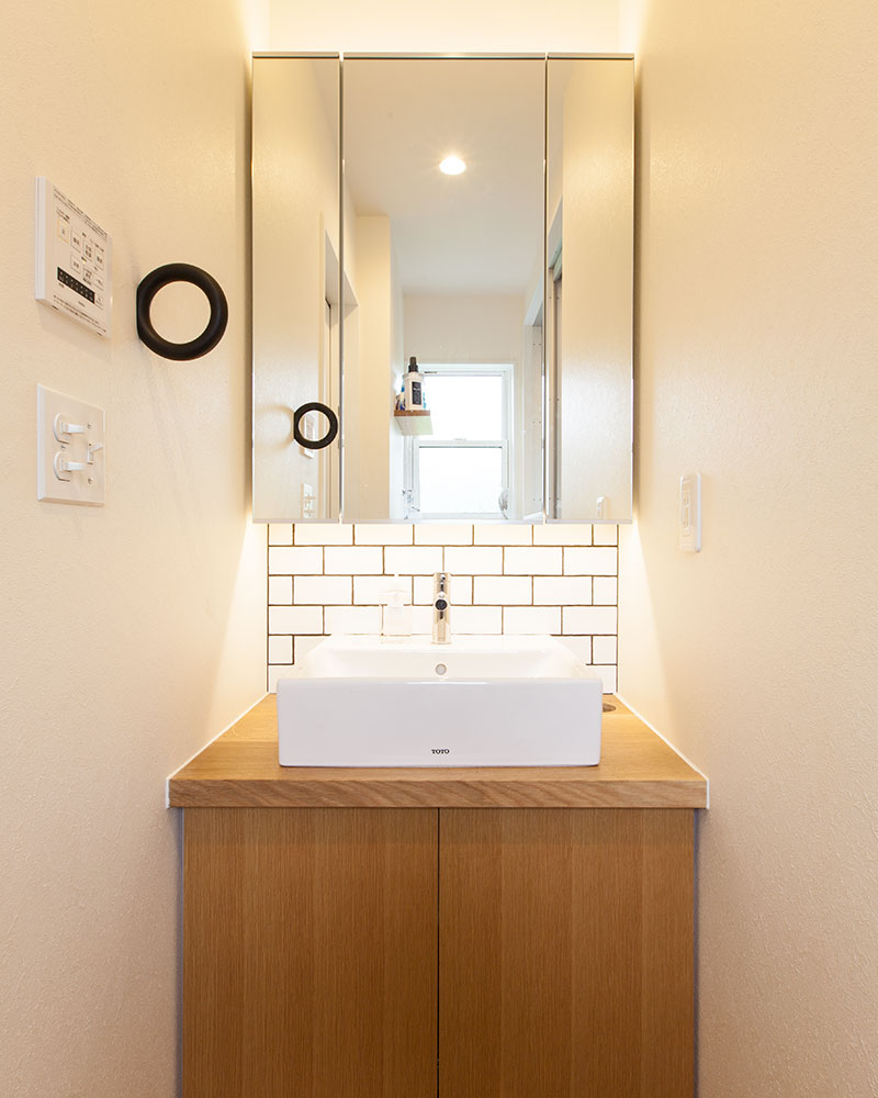 無垢オークの製作洗面化粧台