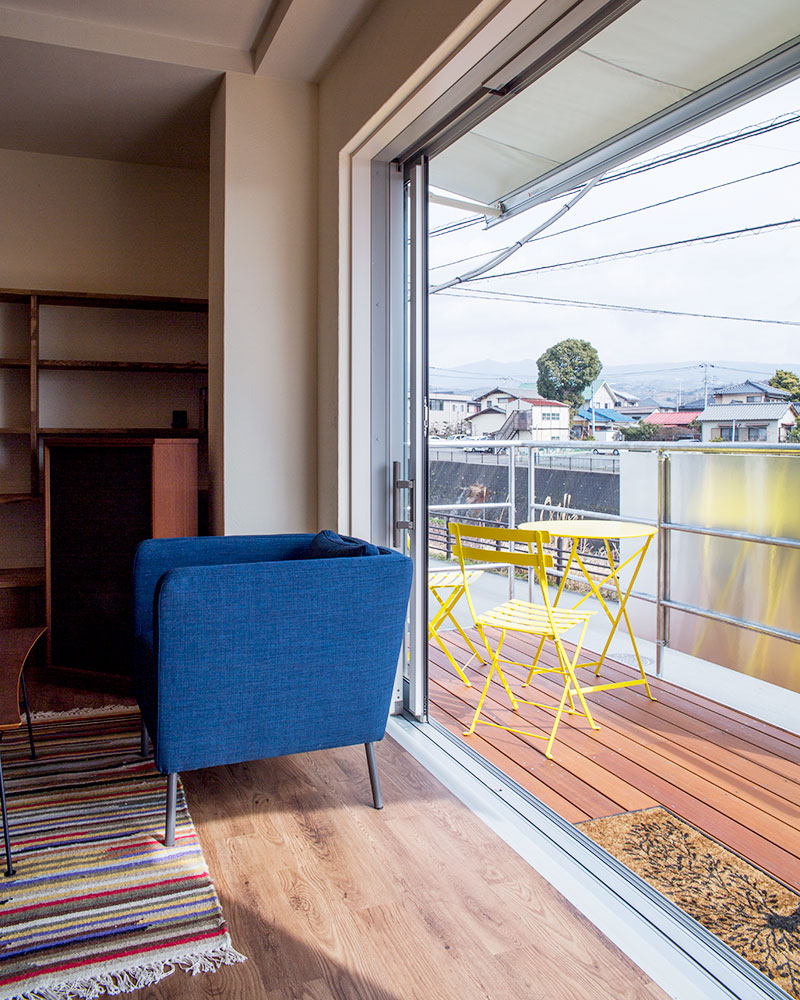 テラスとフラットにつながる店内