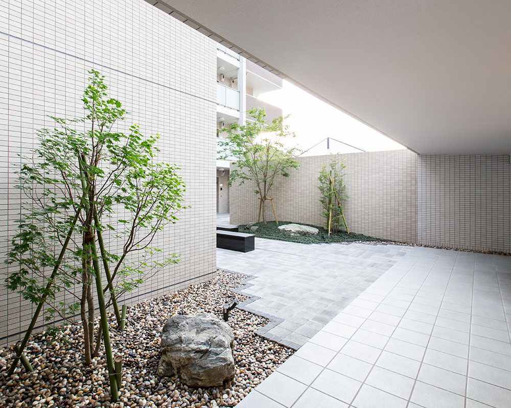 広々とした中庭