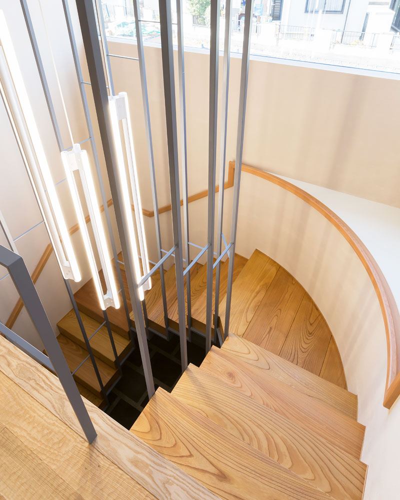 らせんを描く階段