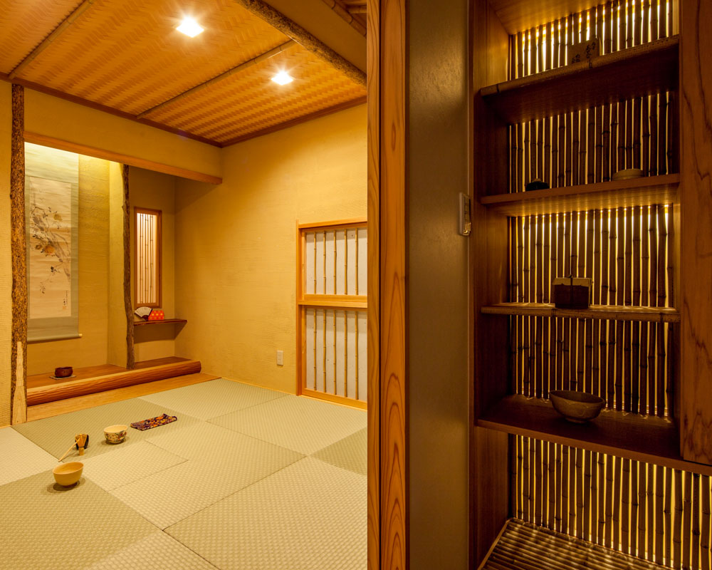 茶室の手前に設定した水屋。竹と間接照明でお洒落。