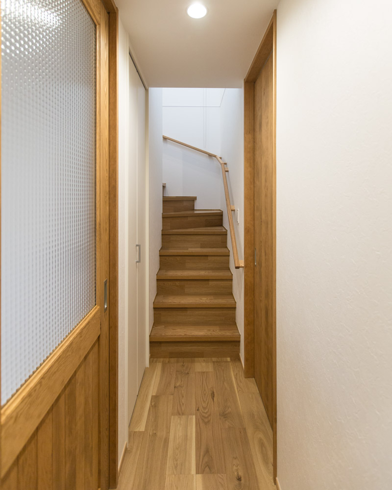 リビングを通って二階へ
