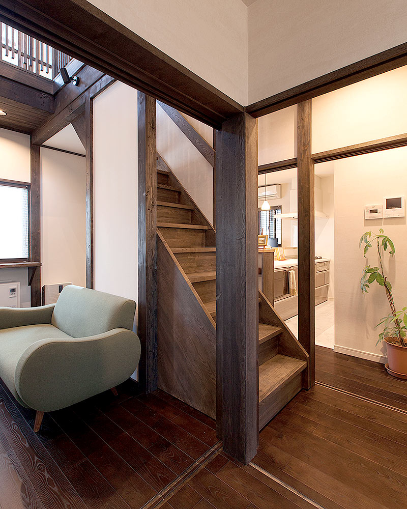 周囲を回遊できる階段