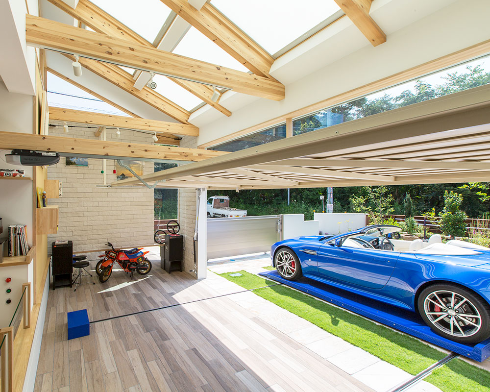 意匠性の高い床材を使用したガレージ内