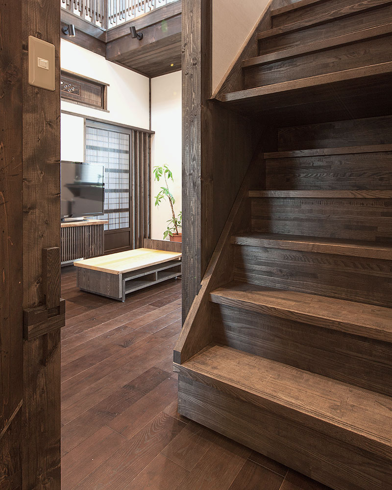 床から5段までが動くようになった階段