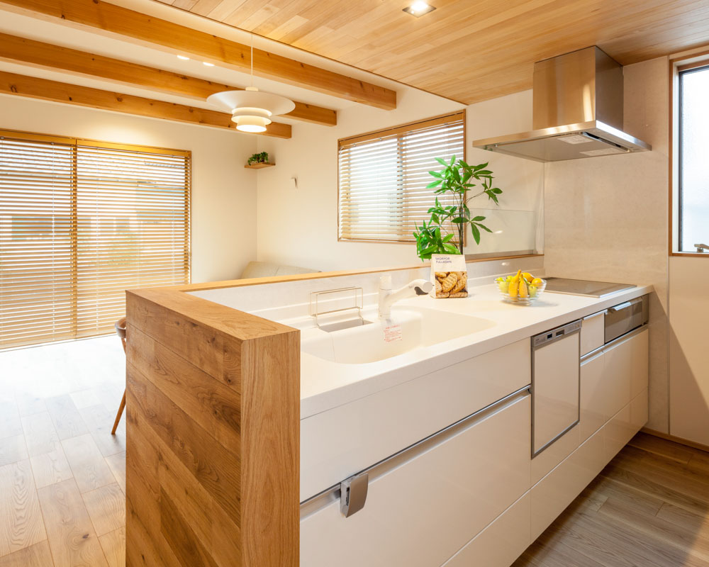 流通品とハンドメイド品の両方のメリットを取り入れたオーダーキッチン