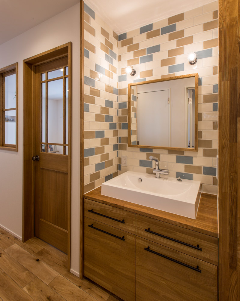 廊下の一部となるように設置された洗面台