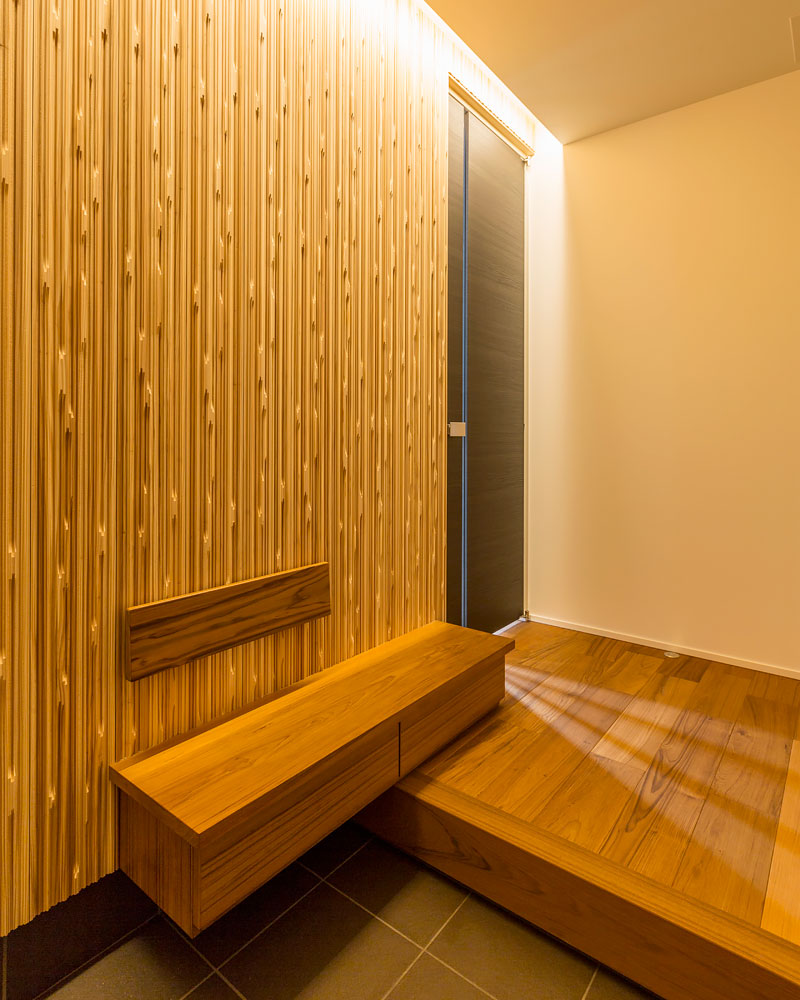 ベンチを設けたエントランス