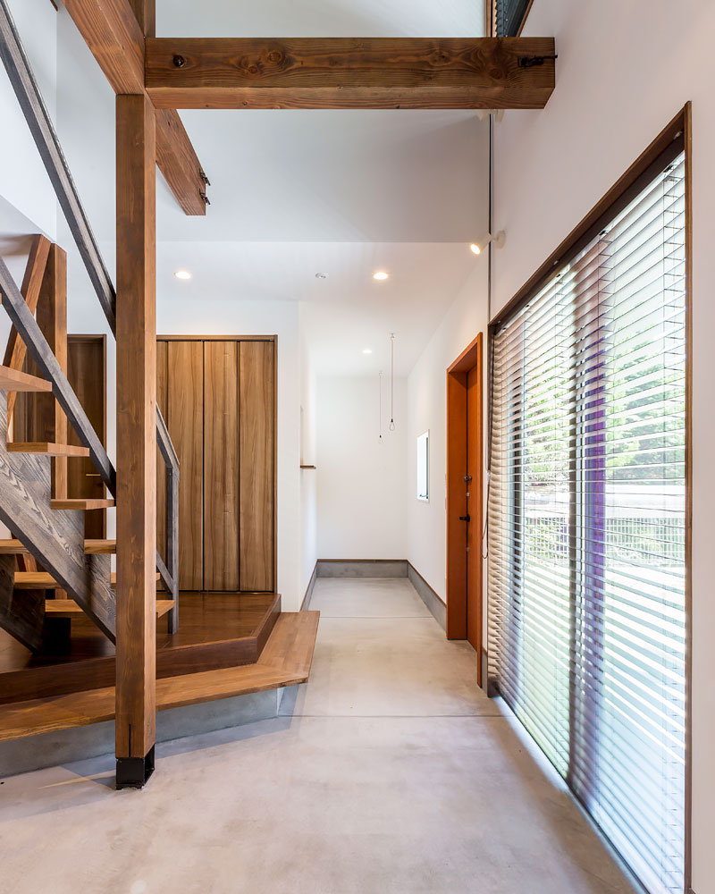 庭と繋がる土間