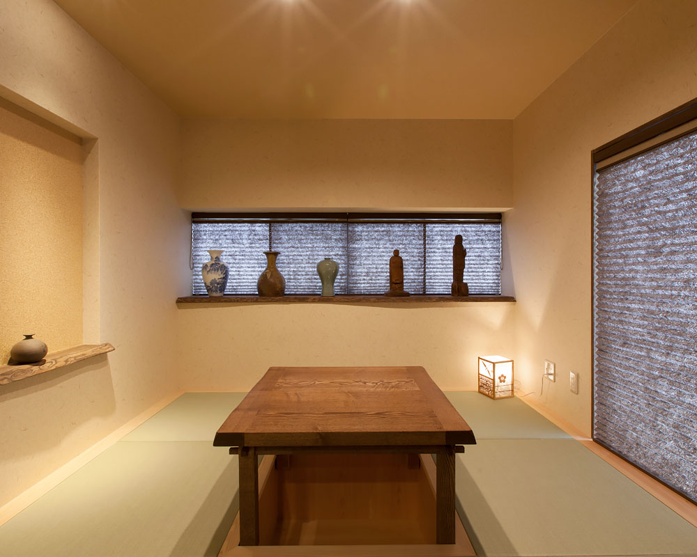 タモの座卓を設置した小上がり和室