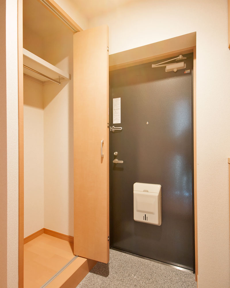 クレア仲町台　エントランスに設けた大収納
