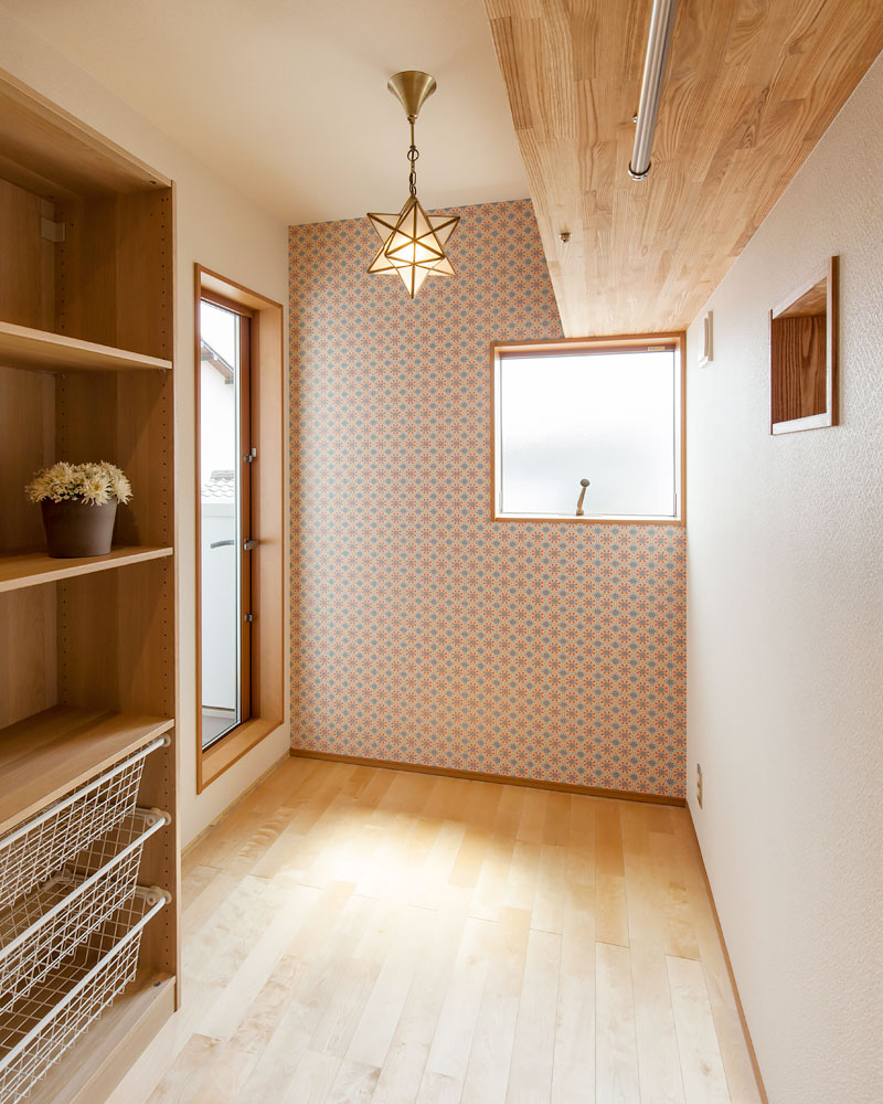 ウォークインクローゼットと一体化した家事室