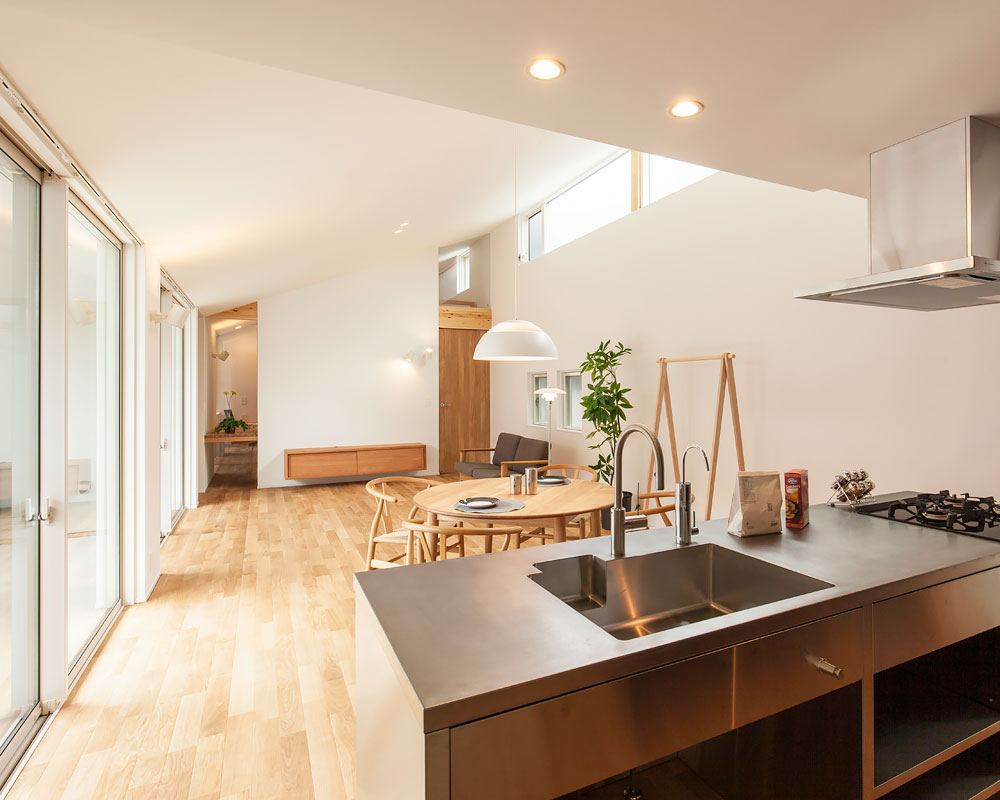 LDを見渡せるアイランドキッチン