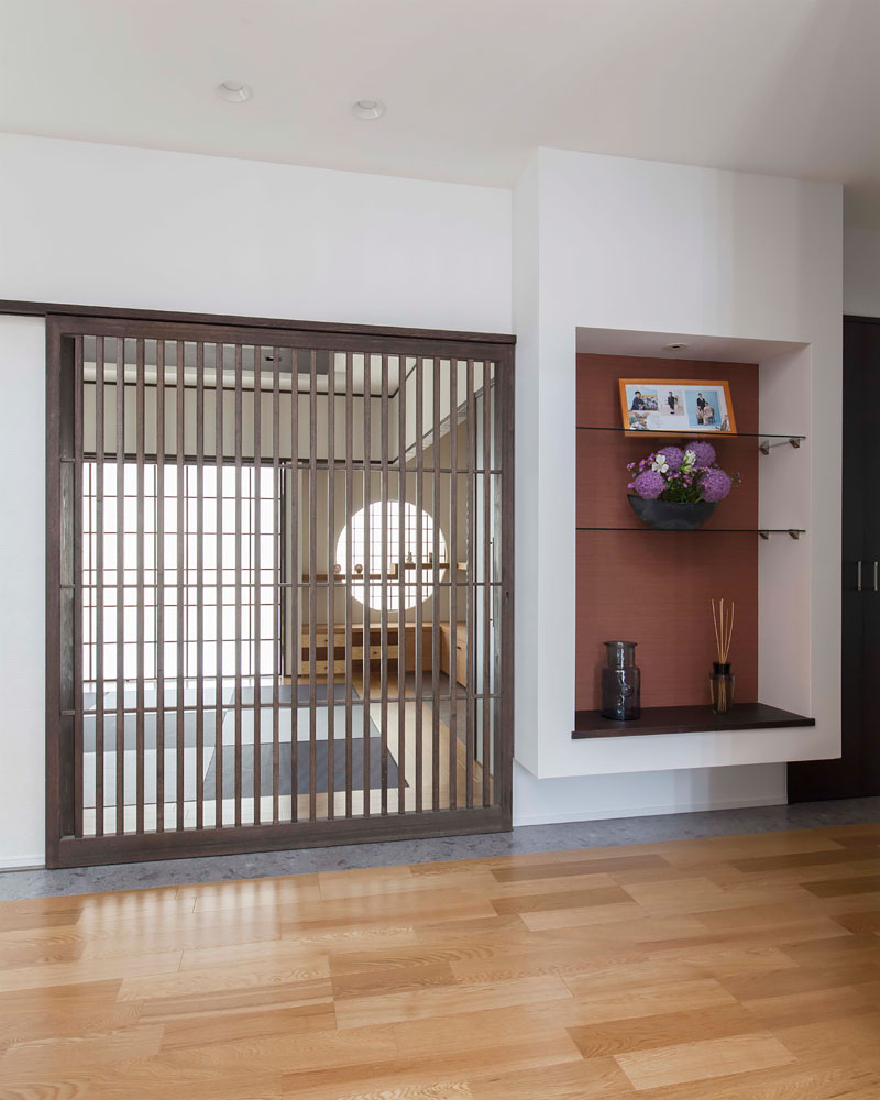 襖から格子戸にリフォームした和室