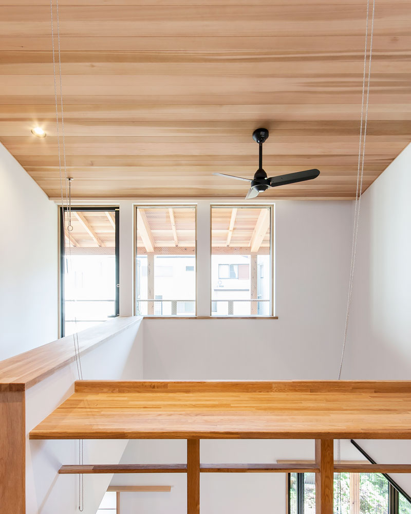 木材を貼った天井