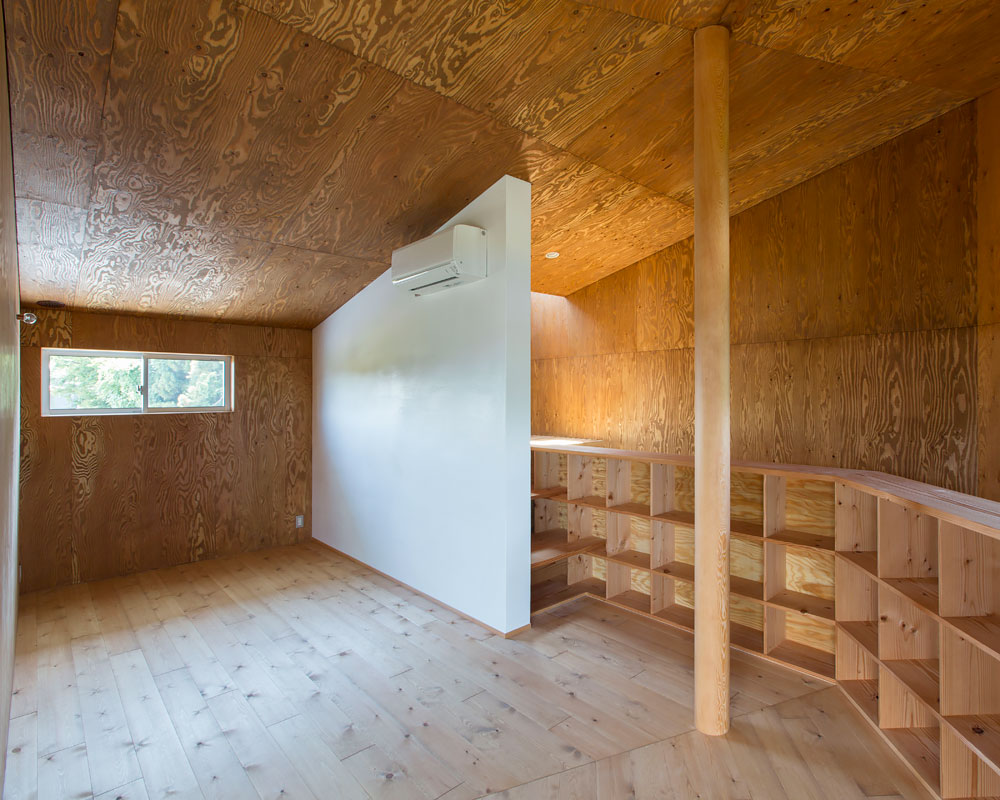 書斎を兼ねる二階ホール