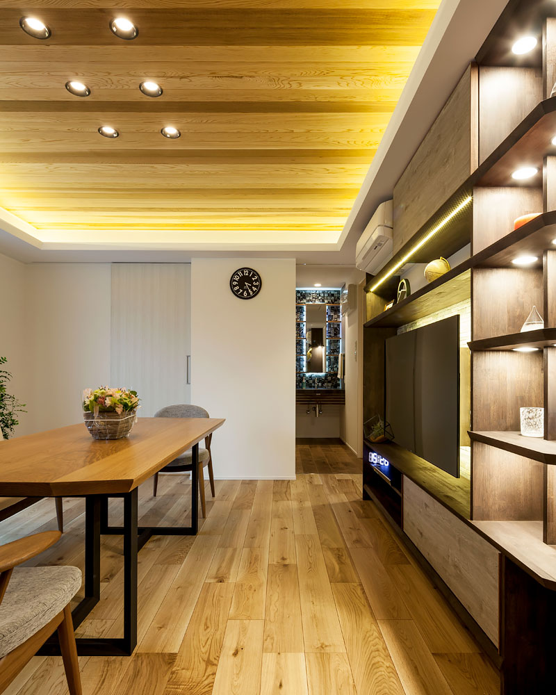 洗面台と繋がるリビング