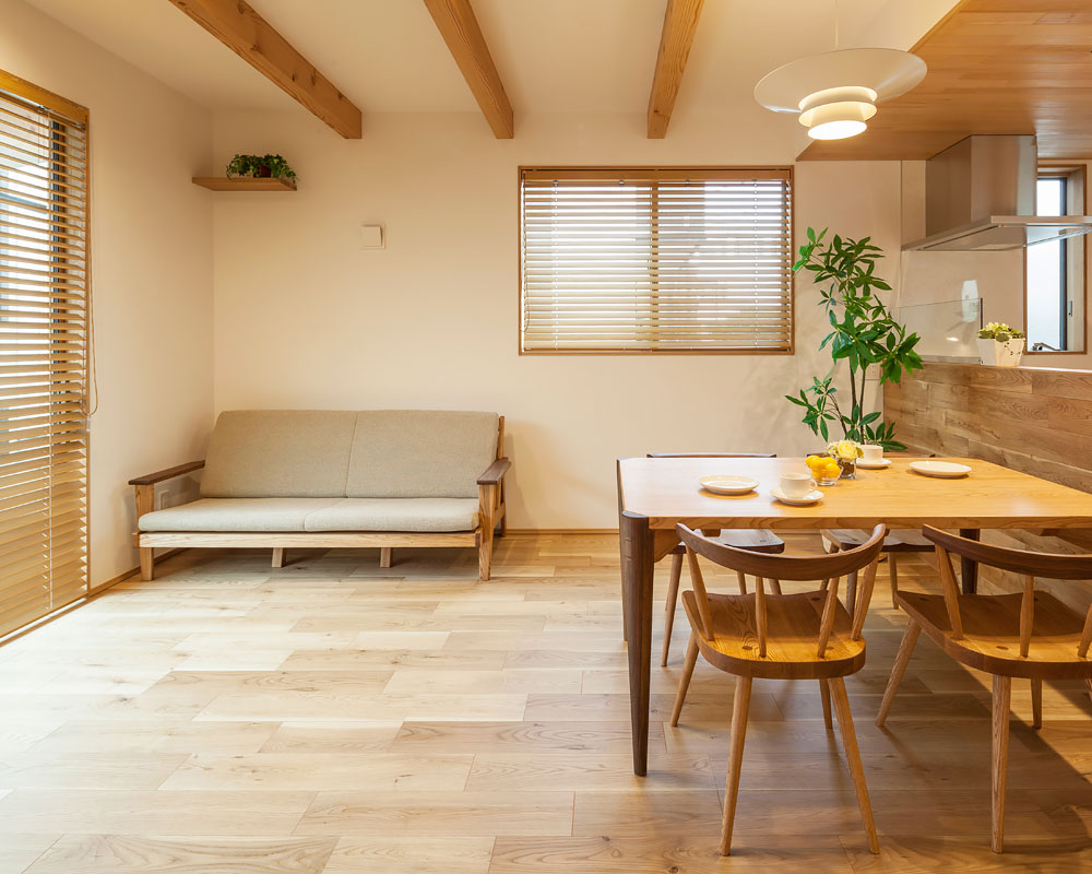 梁が露出した大空間LDK