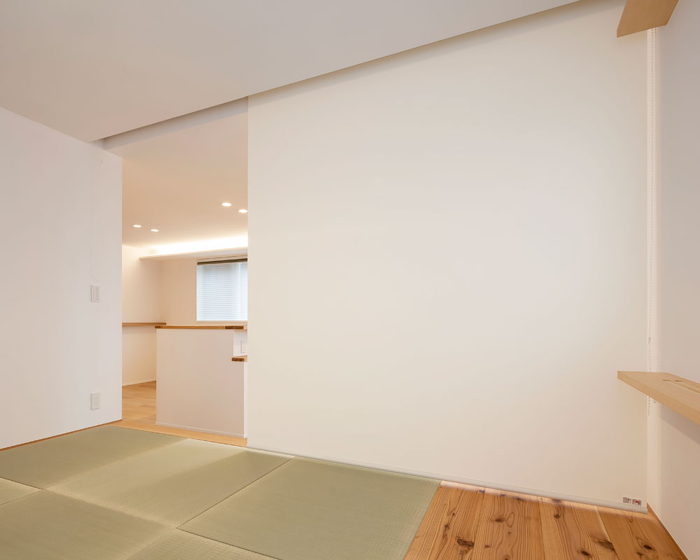 ロールスクリーンで仕切れる和室