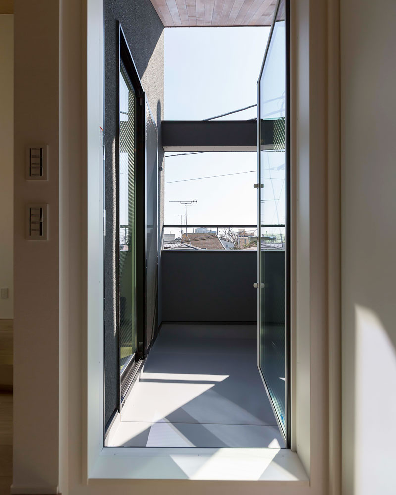 バルコニーへ通じる扉