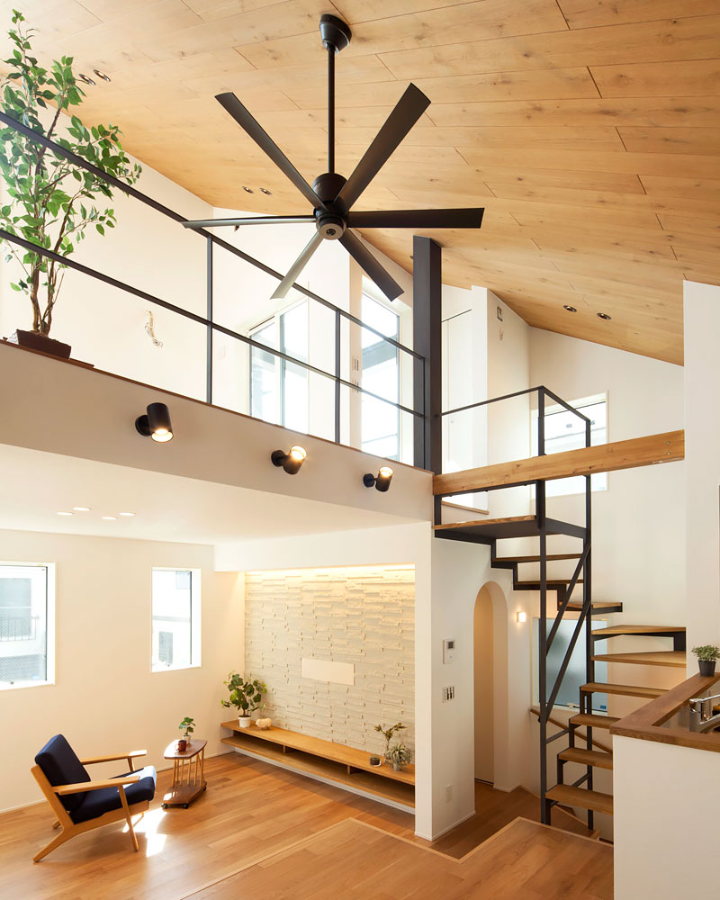 陽光を導くスケルトン階段