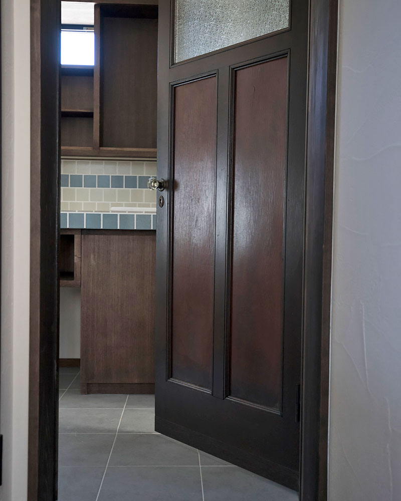 アンティークな扉