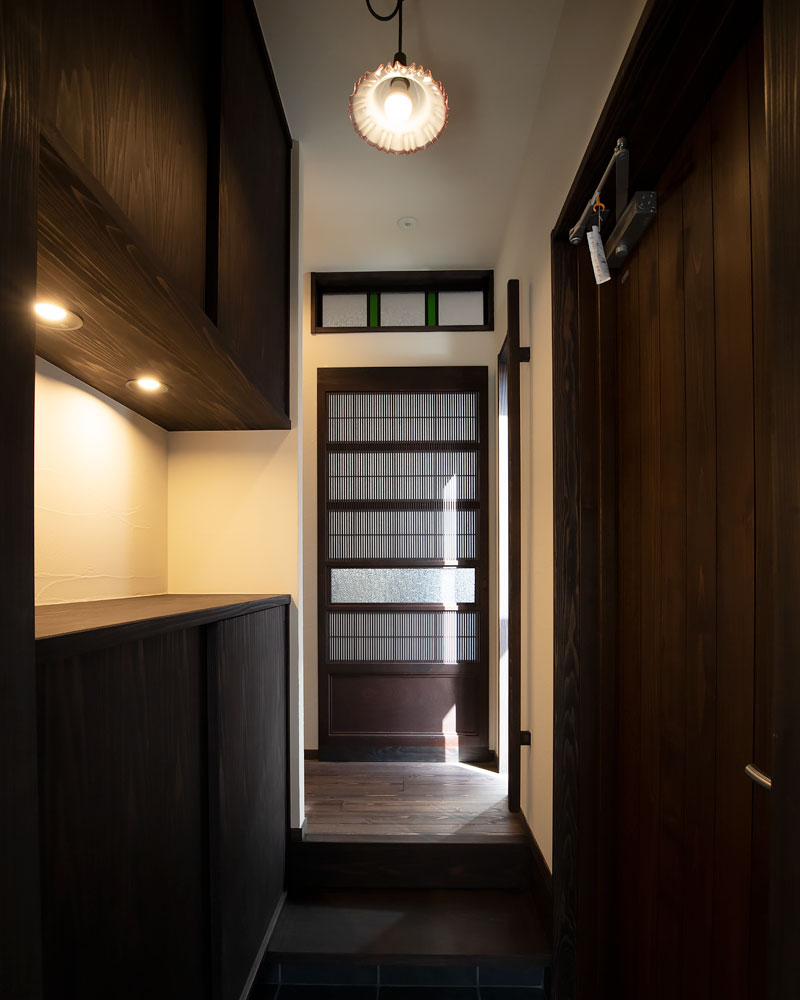 アンティーク建具を用いたエントランス