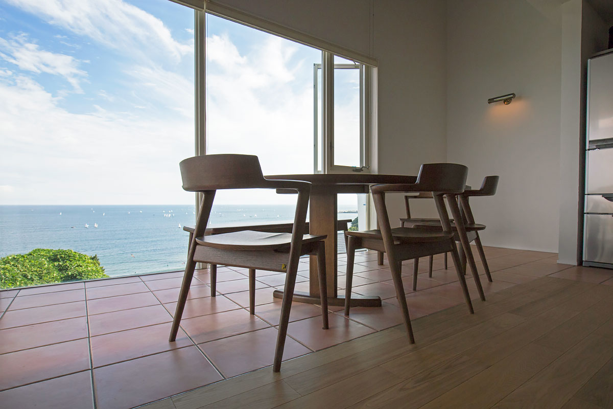 相模湾を見下ろすダイニング